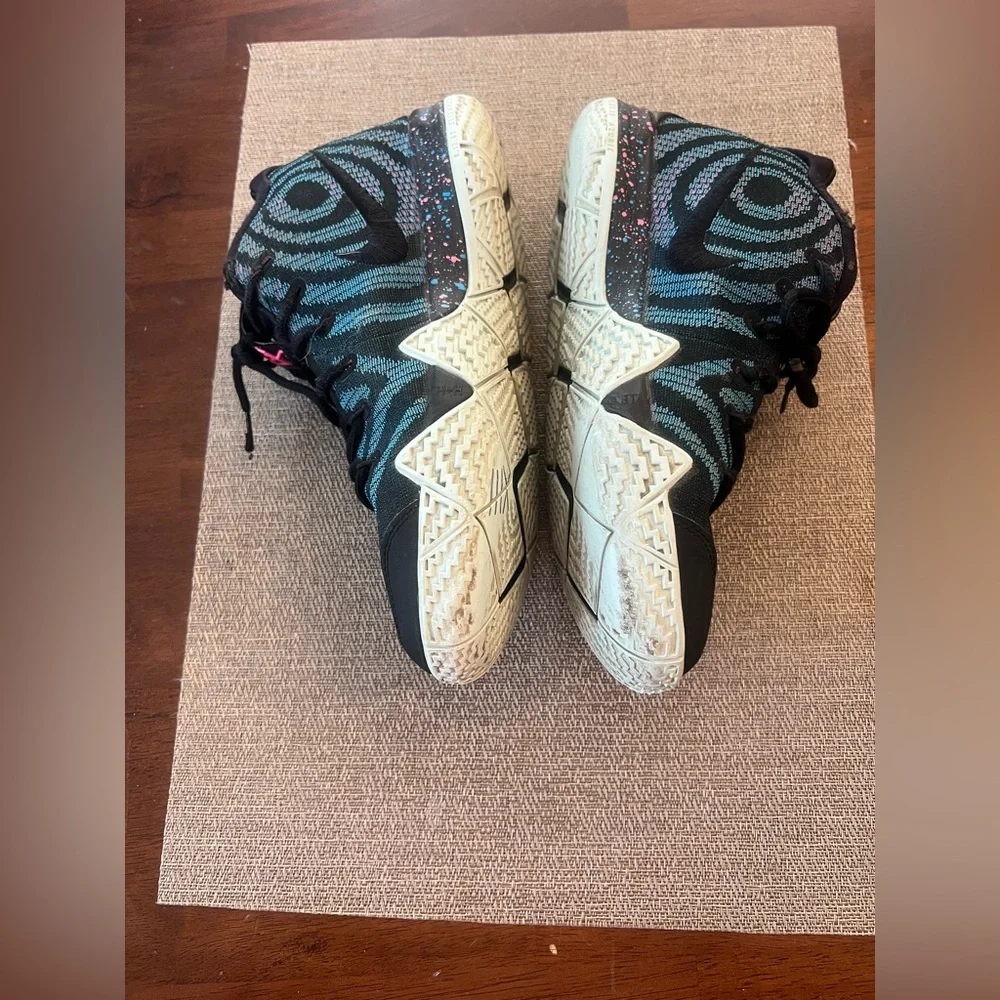 Youth Nike Kyrie 4 tennis shoes‎